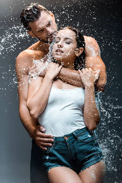 Handsome Shirtless Man Embracing Beautiful Girlfriend Splash Water Black — Stock Photo, Image