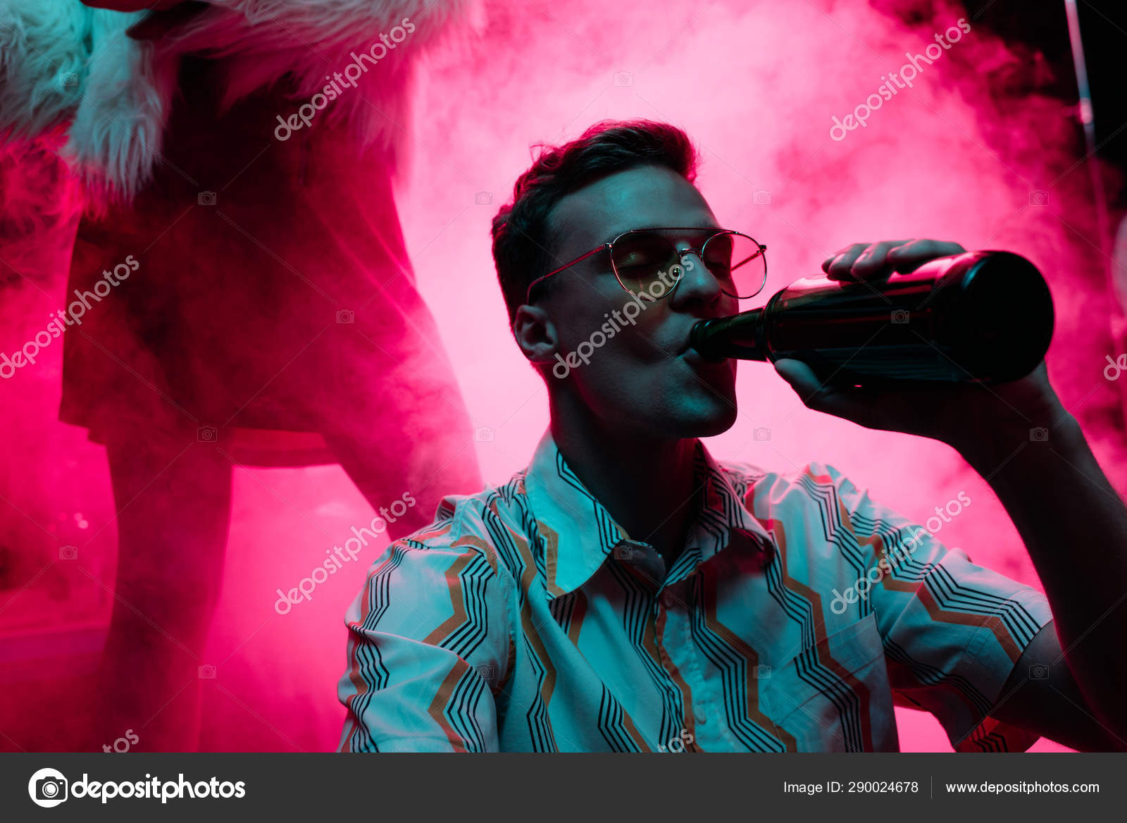 Handsome Man Sunglasses Drinking Alcohol Rave — Stock Photo