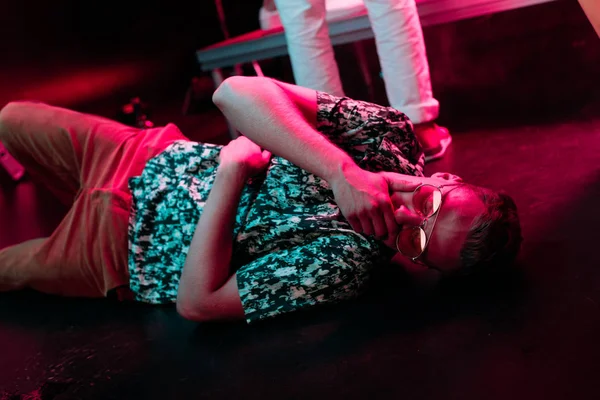 Sick Man Lying Floor Nightclub Covering Mouth Hand — Stock Photo, Image