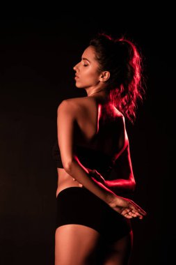 siyah izole el dokunmadan genç çekici kadın