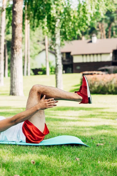 Cropped View Sportsman Doing Exercise Fitness Mat — Stock Photo, Image