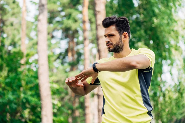 Handsome Young Sportsman Working Out Park — Stock Photo, Image