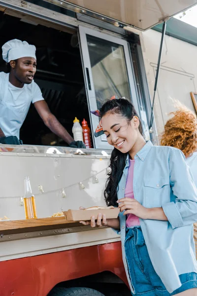 Selective Focus Cheerful Asian Girl Looking Carton Plate Chef Food — Stock Photo, Image