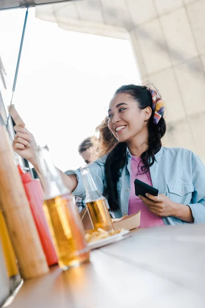 Selective Focus Cheerful Asian Woman Holding Credit Card Customers Food — Stock Photo, Image