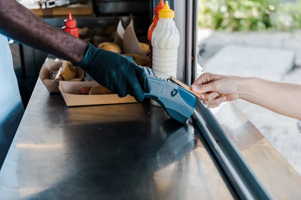 Cropped View Man Paying Credit Card African American Chef — Stock Photo, Image