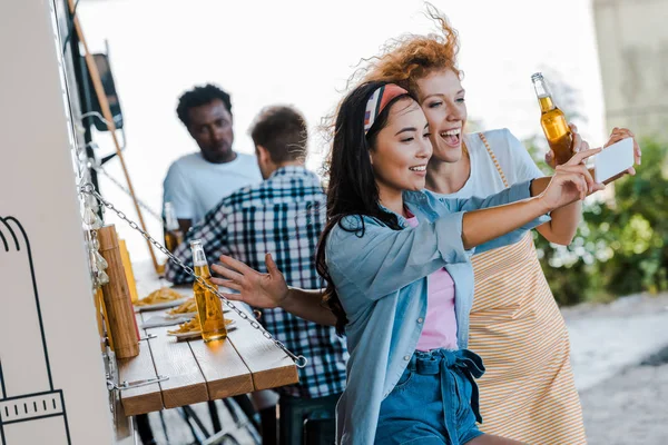 Selective Focus Happy Multicultural Girls Taking Selfie Food Truck — Stock Photo, Image