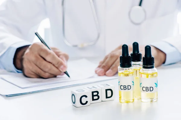 Foco Seletivo Cubos Óleo Cannabis Com Letras Cbd — Fotografia de Stock