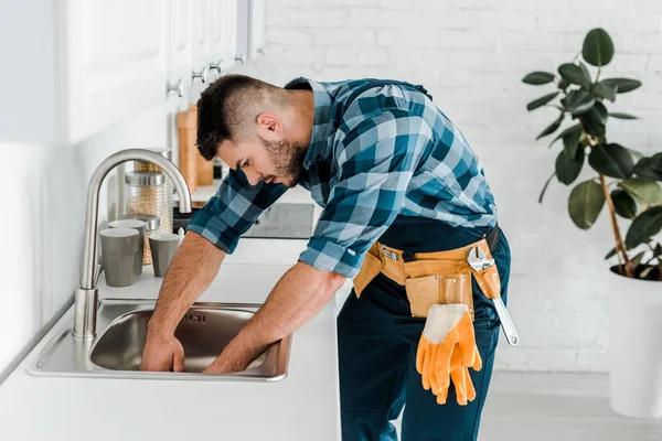 Handsome Bearded Repairman Working Sink Kitchen — Stock Photo, Image