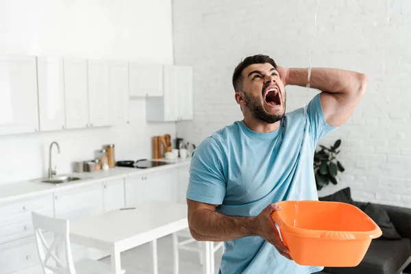 Screaming Man Holding Plastic Wash Bowl Pouring Water — Stock Photo, Image