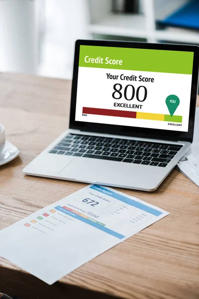 Laptop Your Credit Score Letters Screen Paper Credit Report Desk — Stock Photo, Image