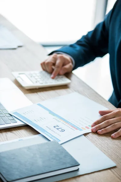 Selective Focus Businessman Holding Paper Credit Report Lettering Counting Calculator — Stock Photo, Image