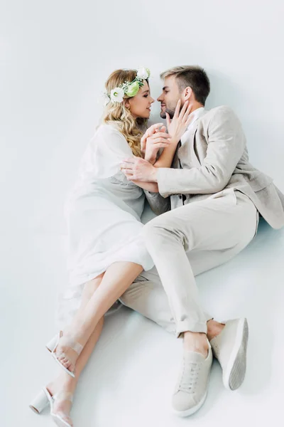 Attractive Bride Handsome Bridegroom Hugging Looking Each Other — Stock Photo, Image