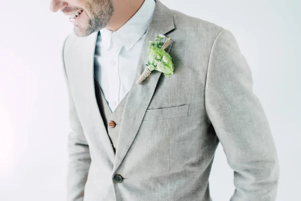 Vista Recortada Novio Sonriente Traje Con Boutonniere Aislado Gris —  Fotos de Stock