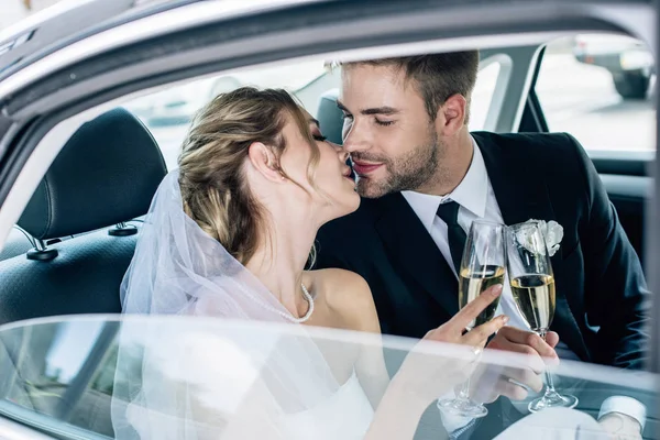 Attractive Bride Handsome Bridegroom Kissing Clinking Champagne Glasses — Stock Photo, Image