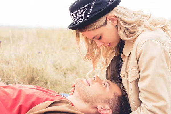 Side View Handsome Man Attractive Woman Looking Each Other — Stock Photo, Image