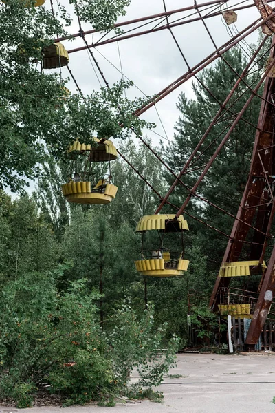 Pripyat Ukraine August 2019 Abandoned Rusty Ferris Wheel Green Amusement — Stock Photo, Image