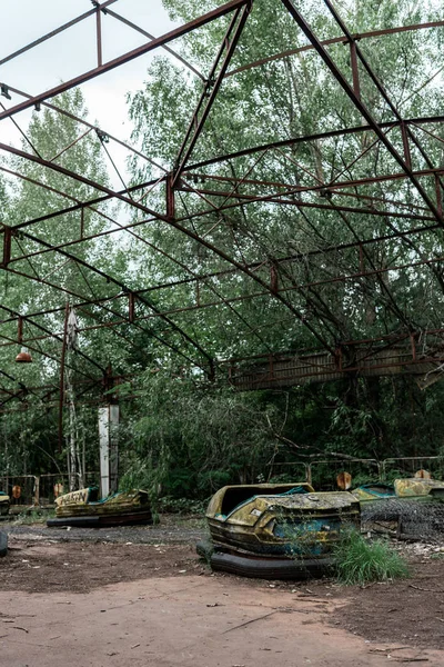 Pripyat Ucrania Agosto 2019 Coches Parachoques Sucios Abandonados Parque Atracciones —  Fotos de Stock