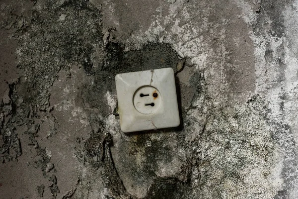 Rusty Power Socket Damaged Grey Wall — Stock Photo, Image