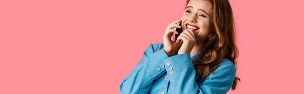 Panoramic Shot Smiling Redhead Girl Talking Smartphone Isolated Pink — Stock Photo, Image