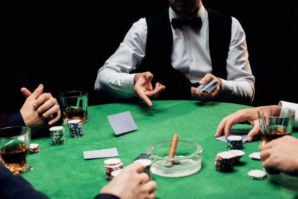 Kyiv Ucrania Agosto 2019 Vista Recortada Hombres Cerca Croupier Ropa — Foto de Stock