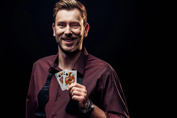 Quiiv Ucrânia Agosto 2019 Homem Barbudo Feliz Segurando Cartas Isoladas — Fotografia de Stock