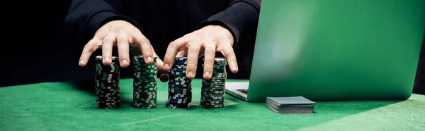 Kyiv Ukraine August 2019 Panoramaaufnahme Eines Mannes Der Pokerchips Der — Stockfoto