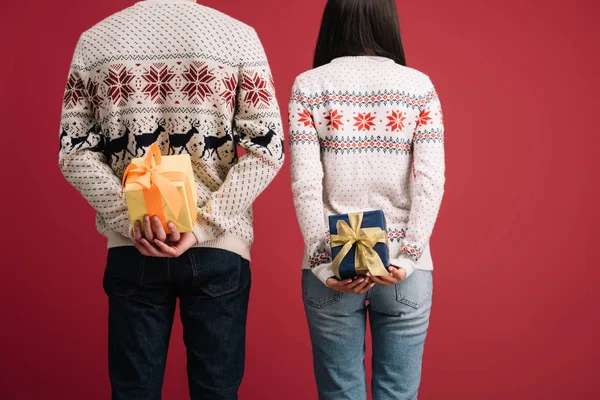 Back View Couple Hiding Christmas Presents Isolated Red — Stock Photo, Image