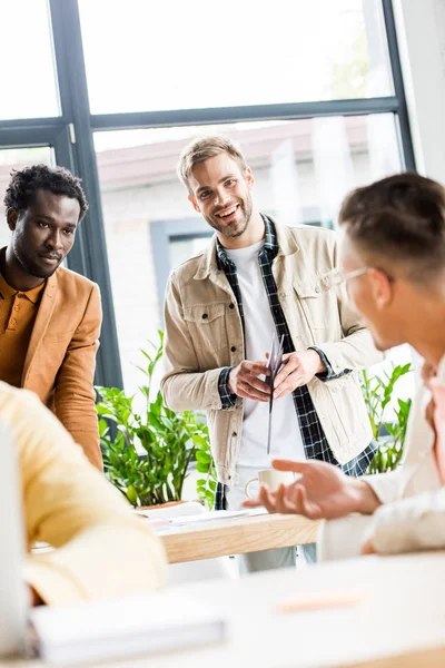 Selective Focus Multicultural Businesspeople Discussing Startup Project Office — Stock Photo, Image
