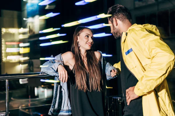 Smiling Girlfriend Boyfriend Talking Looking Each Other Night City — Stock Photo, Image