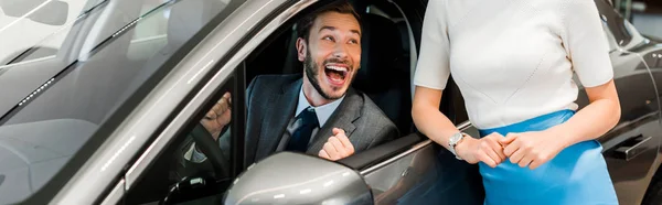 Panoramic Shot Woman Standing Excited Bearded Man Car — Stock Photo, Image