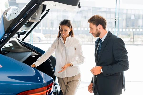 Attractive Happy Car Dealer Gesturing Blue Car Bearded Man — Stock Photo, Image