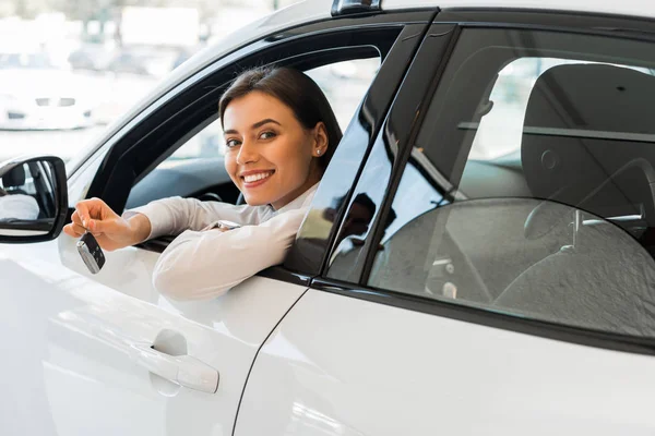 Cheerful Young Woman Holding Car Key While Sitting Car — Stock Photo, Image