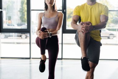 Sporcu kadın ve sporcunun spor merkezinde birlikte çalışmalarını engelliyor.