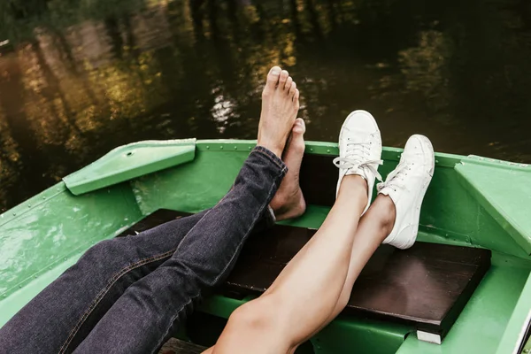 Partial View Barefoot Man Girl Sneakers Relaxing Boat Lake — Stock Photo, Image