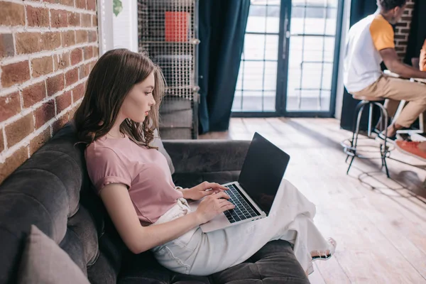 Young Thoughtful Businesswoman Using Laptop While Sitting Sofa Office — Stock Photo, Image