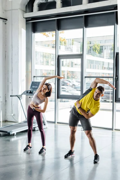 Sportsman Sportswoman Working Out Together Sports Center — Stock Photo, Image