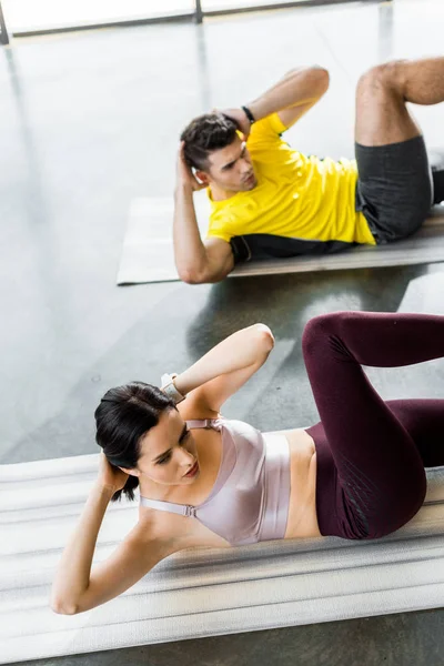 Sportsman Sportswoman Doing Crunches Fitness Mats Sports Center — Stock Photo, Image