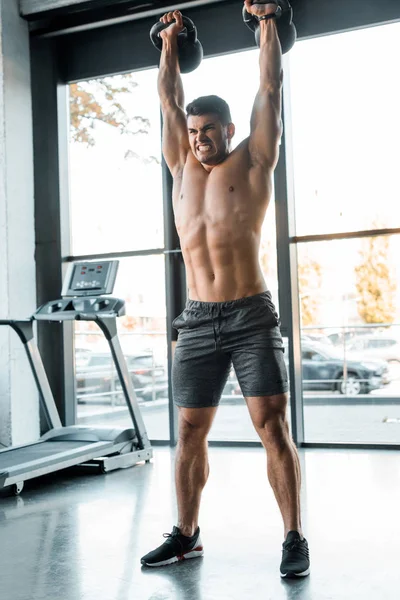 Handsome Sportsman Working Out Weights Sports Center — Stock Photo, Image