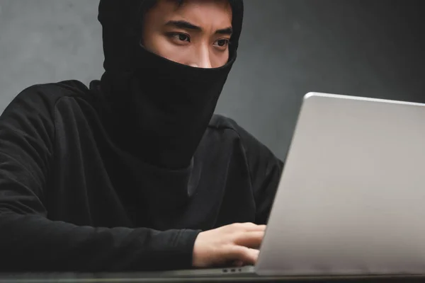 Asian Hacker Obscured Face Using Laptop Sitting Table — Stock Photo, Image