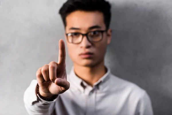 Selective Focus Asian Seo Manager Pointing Finger — Stock Photo, Image