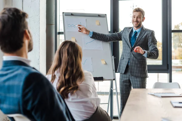 Selective Focus Happy Speaker Holding Marker Pen Flipchart Colleagues Office — Stock Photo, Image