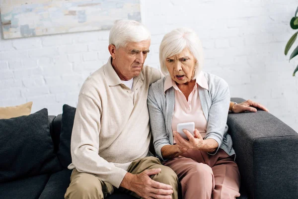 Handsome Husband Shocked Wife Using Laptop Apartment — Stock Photo, Image