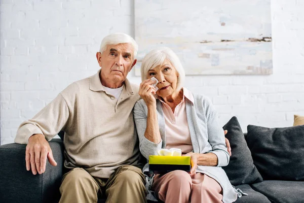 Husband Wife Crying Holding Napkin Apartment — Stock Photo, Image