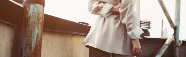 Cropped View Fashionable Girl Posing Beige Suit Urban Roof — ストック写真