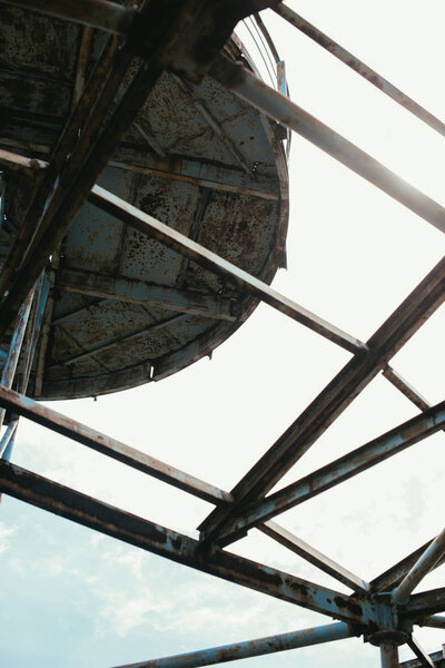 вид на городское строительство на крыше
