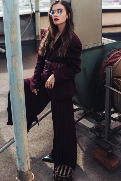 Stylish Elegant Girl Posing Trendy Burgundy Suit Sunglasses Urban Roof — Stock Photo, Image