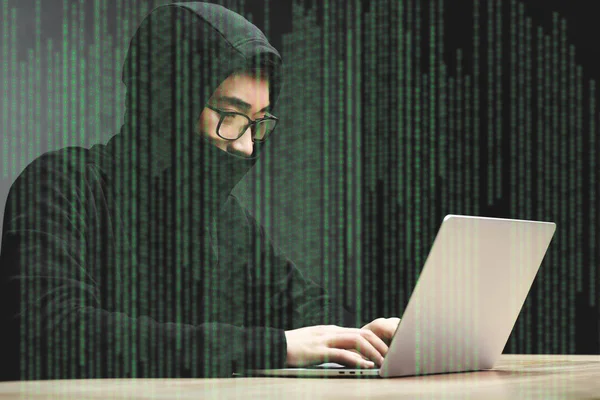 Azjatycki Haker Okularach Siedzi Przy Stole Pomocą Laptopa Otoczony Ilustracją — Zdjęcie stockowe