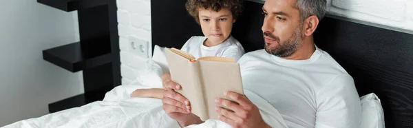 Panoramic Orientation Bearded Father Reading Book Curly Son Bedroom — Stock Photo, Image