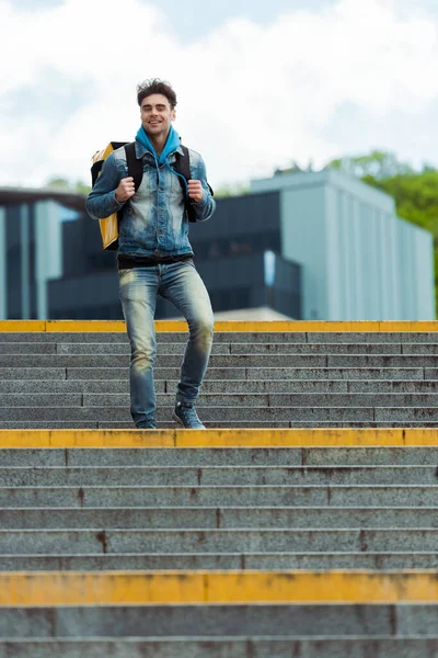 Selective Focus Delivery Man Thermo Backpack Smiling Camera Stairs Urban — Stock Photo, Image