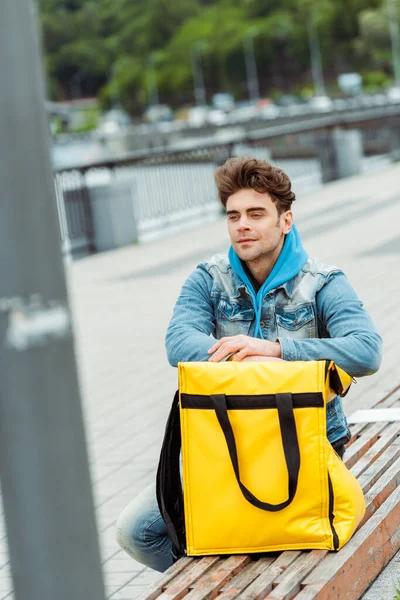 Selective Focus Courier Sitting Bench Thermo Bag Urban Street — Stock Photo, Image